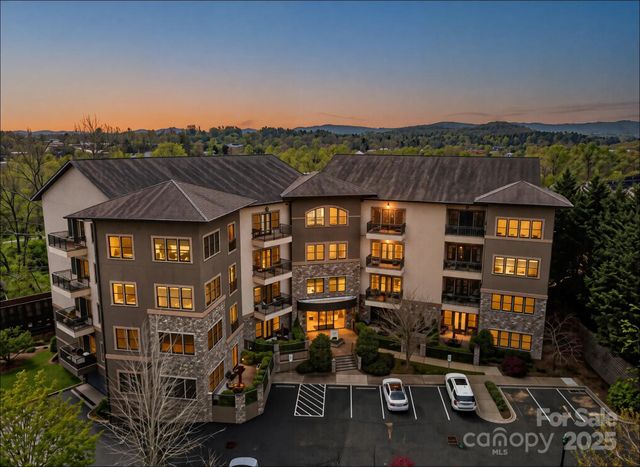350 E Allen Street 201, Hendersonville, NC 28792