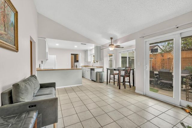 8147 Gandy Dancer Way, Sacramento, CA 95823