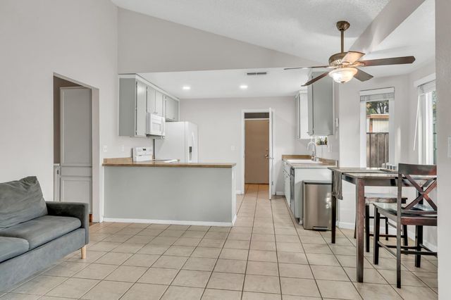 8147 Gandy Dancer Way, Sacramento, CA 95823