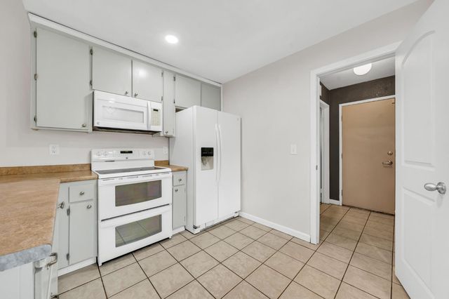 8147 Gandy Dancer Way, Sacramento, CA 95823