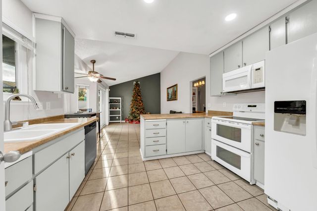 8147 Gandy Dancer Way, Sacramento, CA 95823