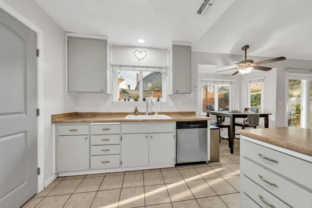 8147 Gandy Dancer Way, Sacramento, CA 95823