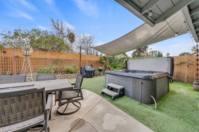 8147 Gandy Dancer Way, Sacramento, CA 95823