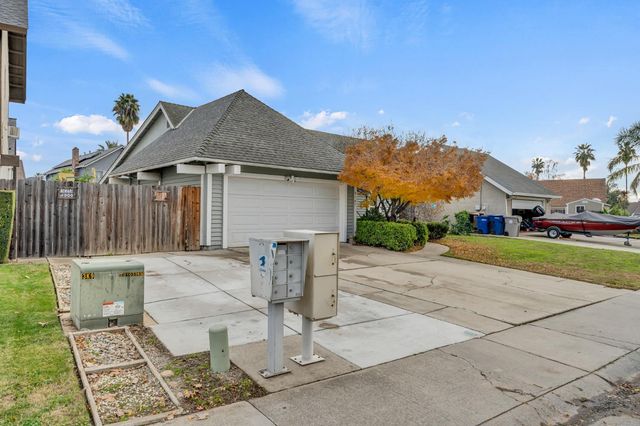 8147 Gandy Dancer Way, Sacramento, CA 95823