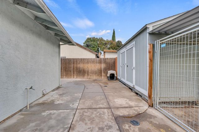 8147 Gandy Dancer Way, Sacramento, CA 95823