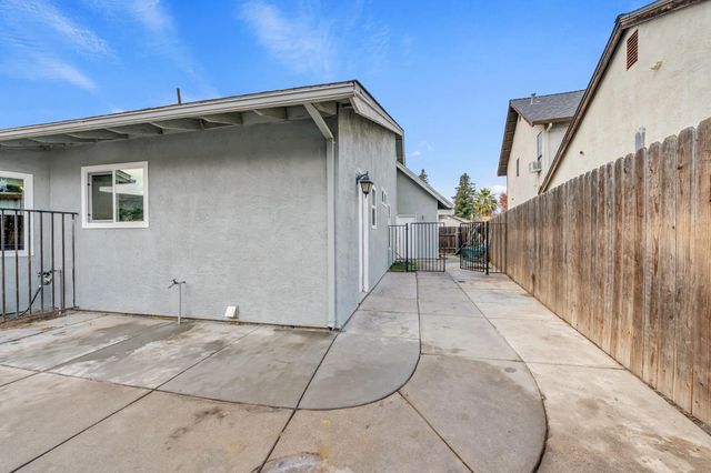 8147 Gandy Dancer Way, Sacramento, CA 95823