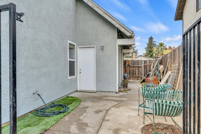 8147 Gandy Dancer Way, Sacramento, CA 95823