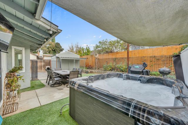 8147 Gandy Dancer Way, Sacramento, CA 95823