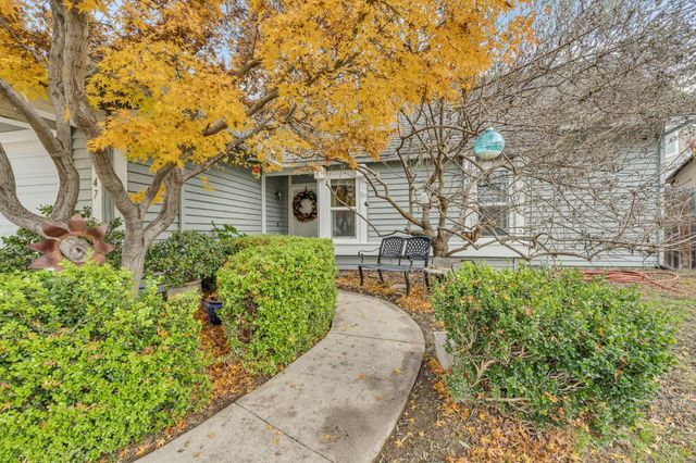 8147 Gandy Dancer Way, Sacramento, CA 95823