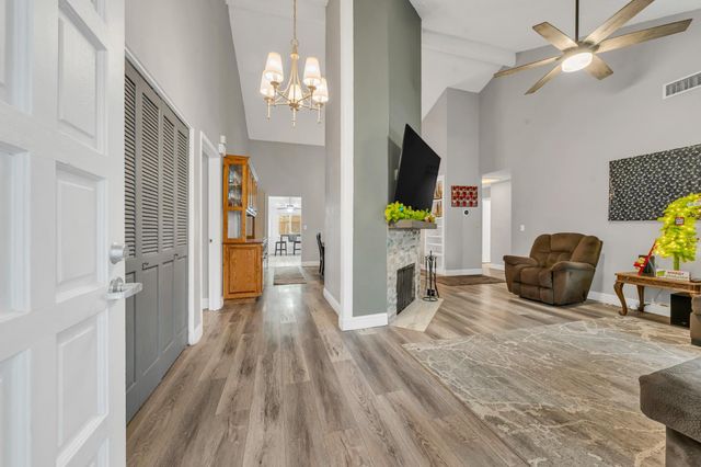 8147 Gandy Dancer Way, Sacramento, CA 95823