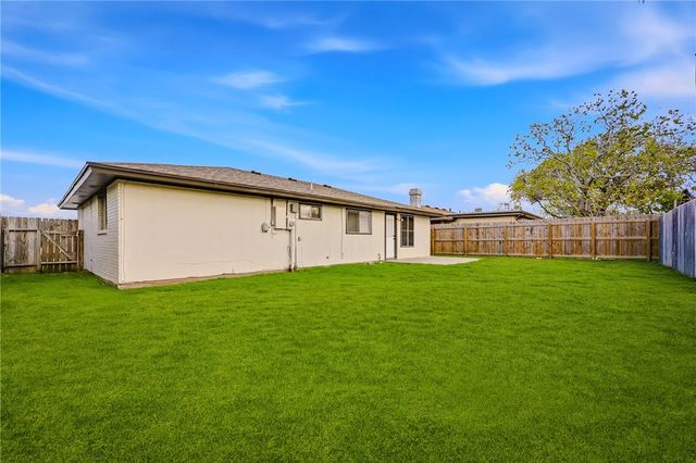 1929 Tara Dr, Corpus Christi, TX 78412