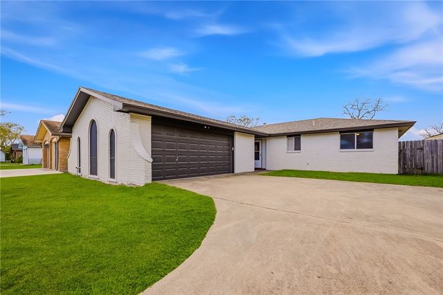 1929 Tara Dr, Corpus Christi, TX 78412