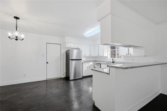 1929 Tara Dr, Corpus Christi, TX 78412