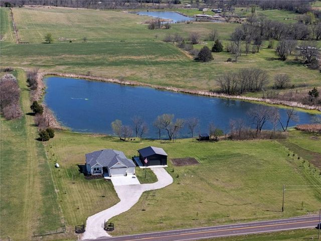 20410 N 207th Street, Tonganoxie, KS 66086