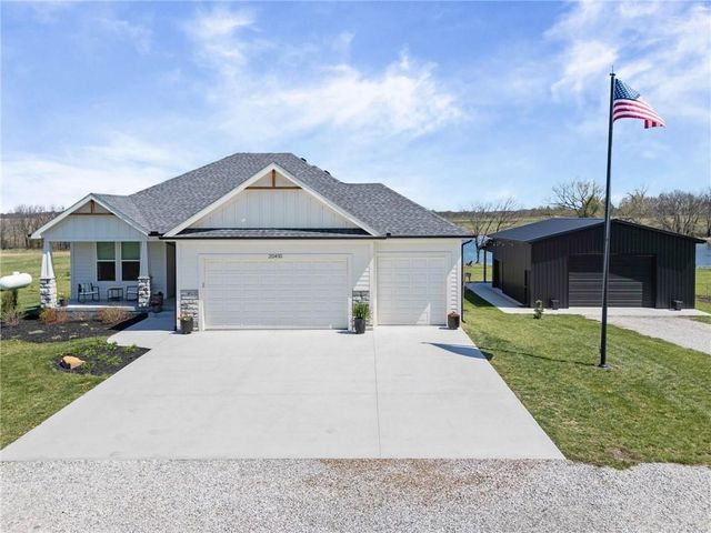 20410 N 207th Street, Tonganoxie, KS 66086