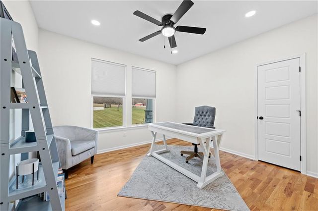 20410 N 207th Street, Tonganoxie, KS 66086