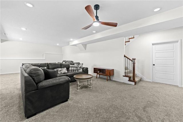 20410 N 207th Street, Tonganoxie, KS 66086