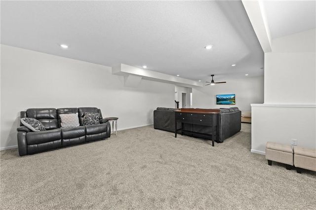 20410 N 207th Street, Tonganoxie, KS 66086