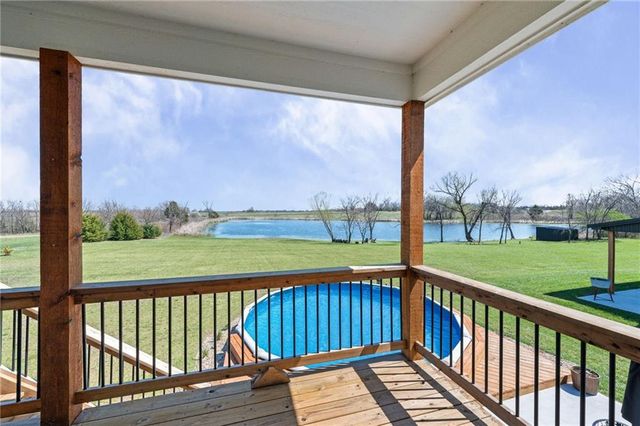 20410 N 207th Street, Tonganoxie, KS 66086
