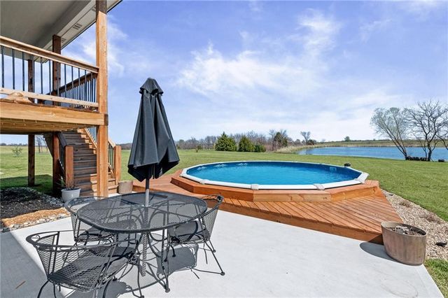 20410 N 207th Street, Tonganoxie, KS 66086