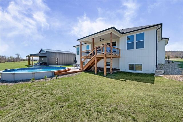 20410 N 207th Street, Tonganoxie, KS 66086