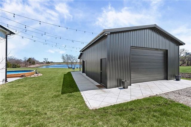 20410 N 207th Street, Tonganoxie, KS 66086
