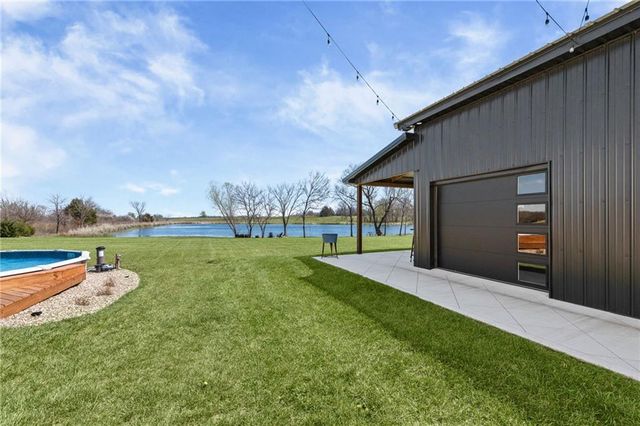20410 N 207th Street, Tonganoxie, KS 66086