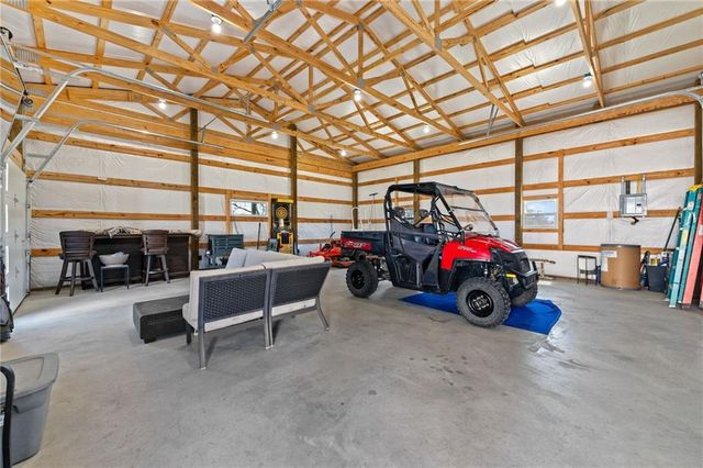20410 N 207th Street, Tonganoxie, KS 66086
