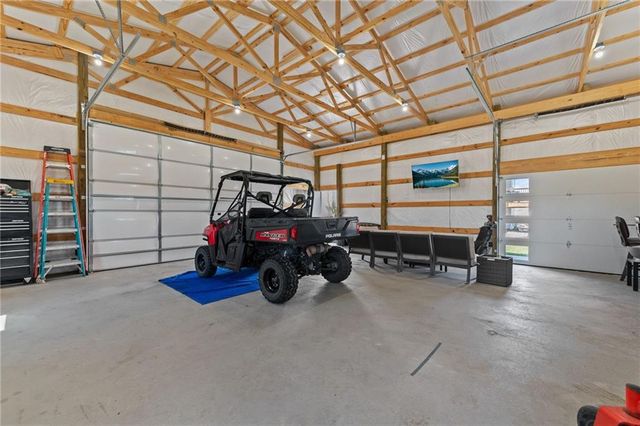 20410 N 207th Street, Tonganoxie, KS 66086