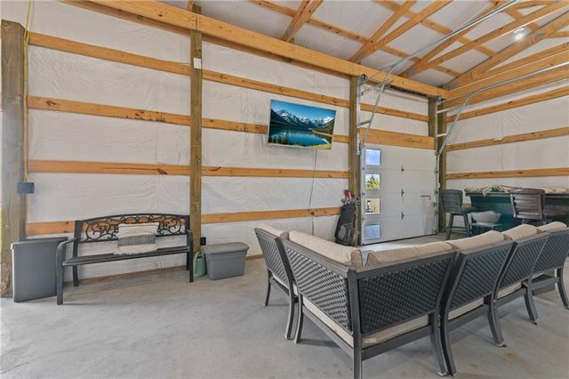 20410 N 207th Street, Tonganoxie, KS 66086