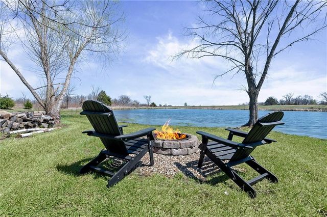 20410 N 207th Street, Tonganoxie, KS 66086
