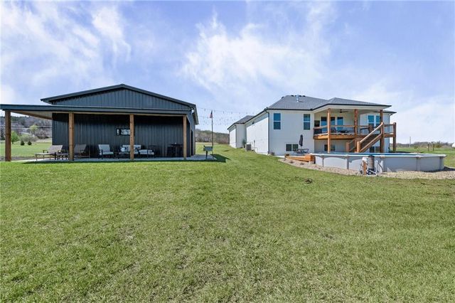 20410 N 207th Street, Tonganoxie, KS 66086