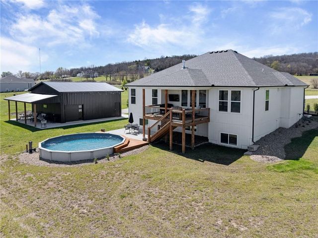 20410 N 207th Street, Tonganoxie, KS 66086
