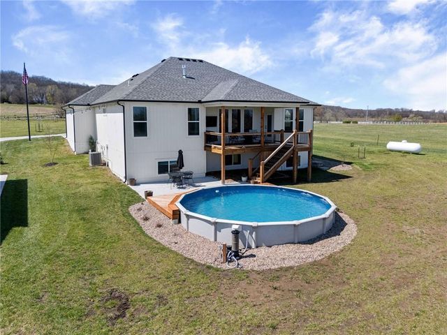 20410 N 207th Street, Tonganoxie, KS 66086