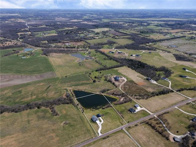 20410 N 207th Street, Tonganoxie, KS 66086