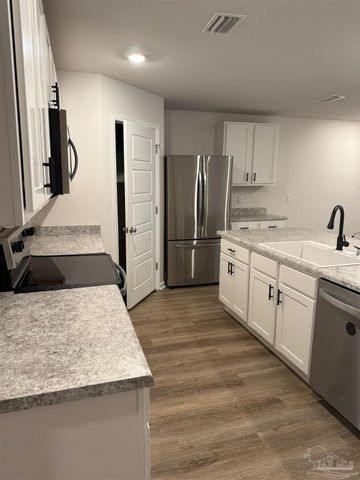 9644 Angel Oak Dr, Pensacola, FL 32526