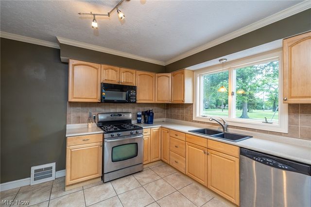 1455 Canterbury Road, Westlake, OH 44145