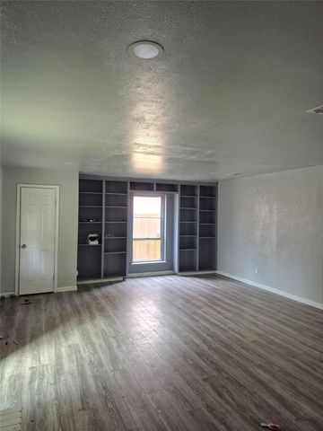 631 Cove Hollow Drive, Dallas, TX 75224