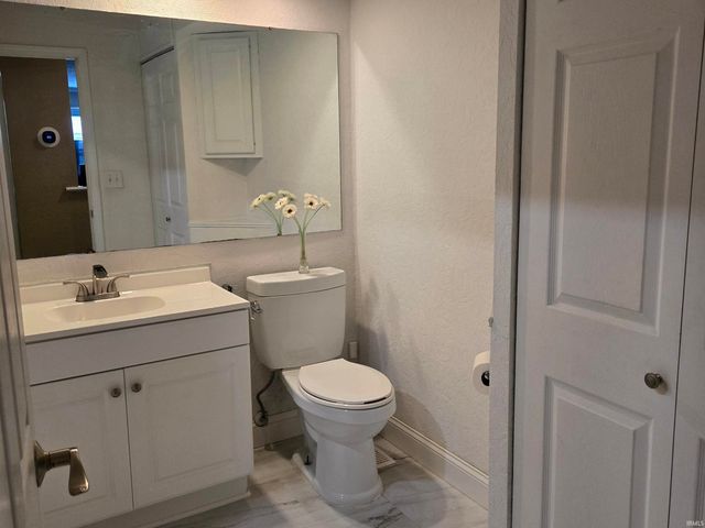 1921 Piedmont Way, South Bend, IN 46614