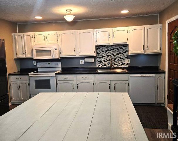 1921 Piedmont Way, South Bend, IN 46614