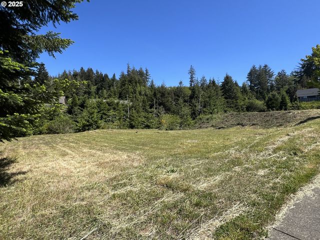 2249 Timberline Dr. #24, Coos Bay, OR 97420