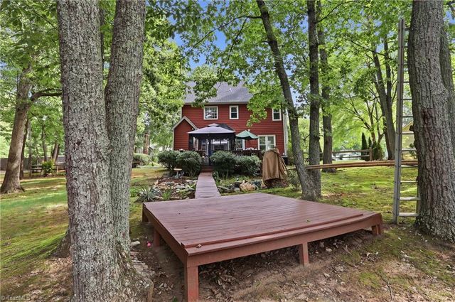 8984 Stamford Club Court, King, NC 27045