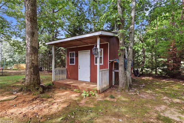 8984 Stamford Club Court, King, NC 27045
