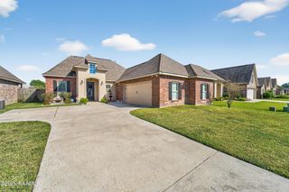 207 Lexi Falls Lane, Broussard, LA 70518
