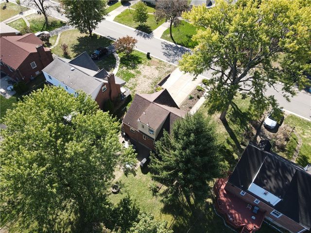 633 Moreland Dr, Mt Lebanon, PA 15243