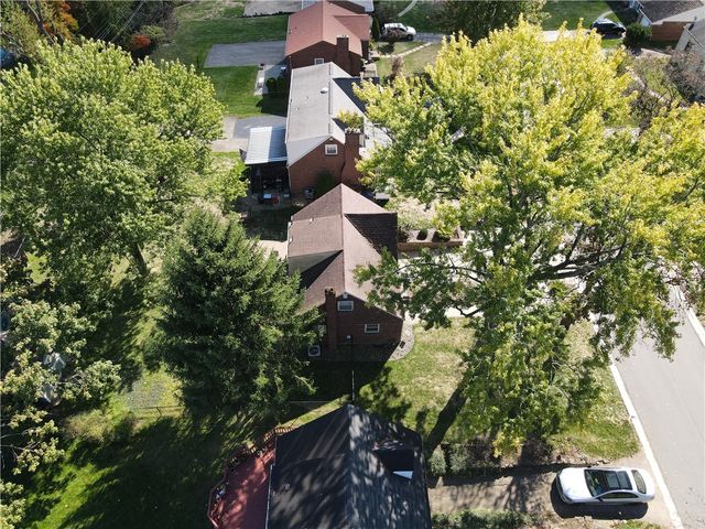 633 Moreland Dr, Mt Lebanon, PA 15243