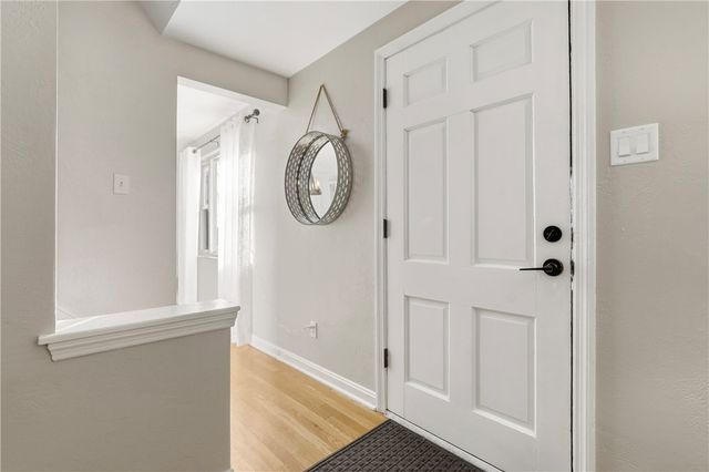 633 Moreland Dr, Mt Lebanon, PA 15243