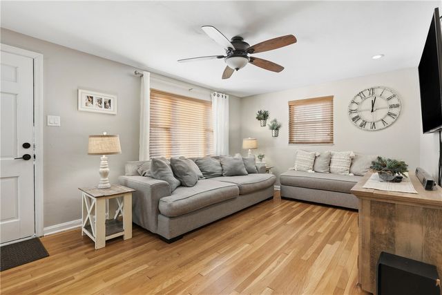 633 Moreland Dr, Mt Lebanon, PA 15243