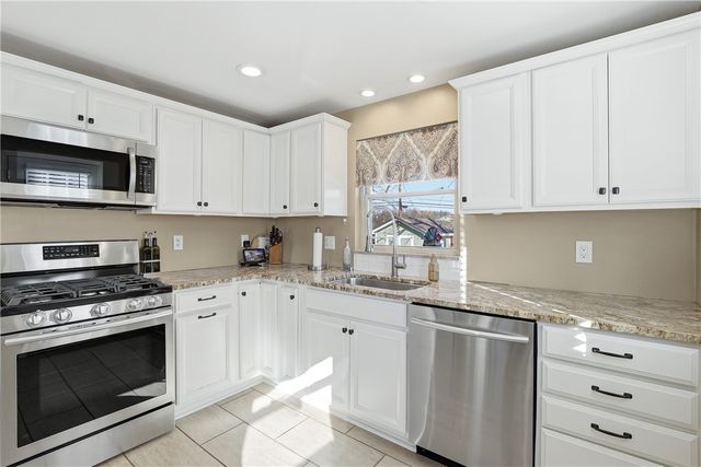 633 Moreland Dr, Mt Lebanon, PA 15243