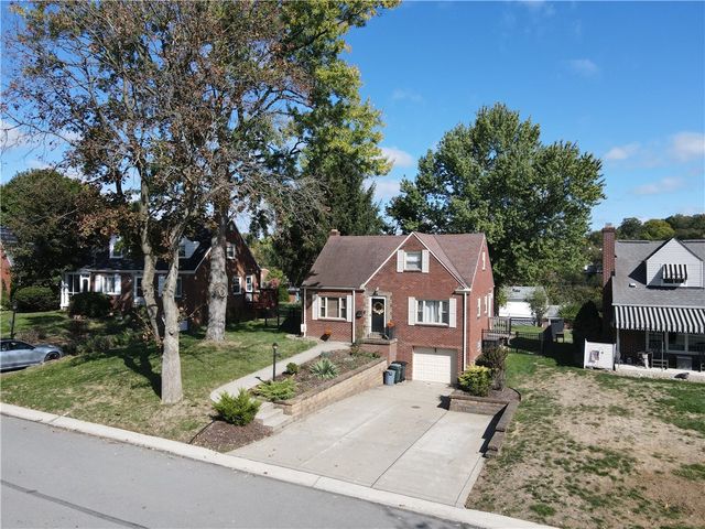 633 Moreland Dr, Mt Lebanon, PA 15243